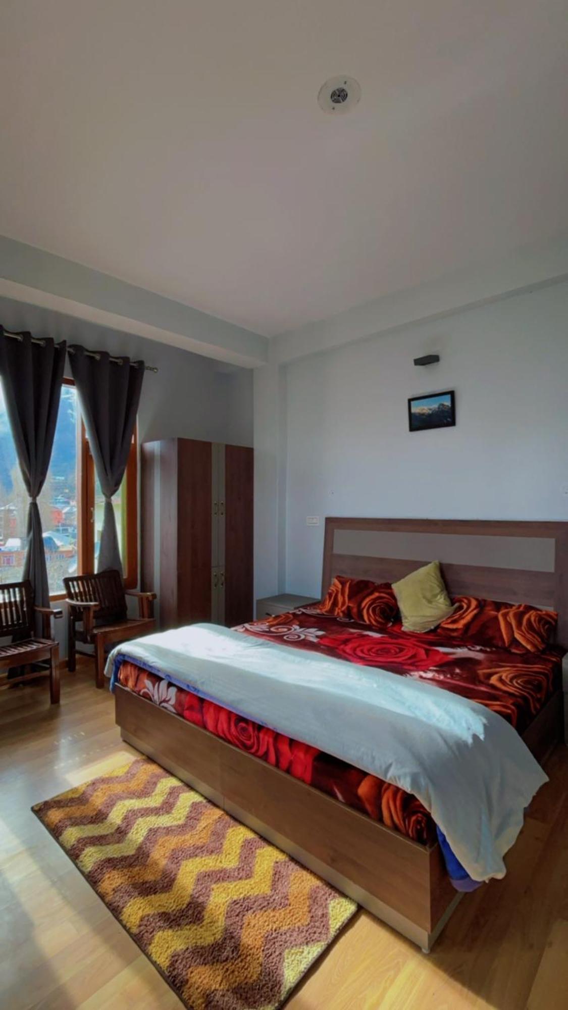 Lha Pomo Apartment Kyelang Exterior photo